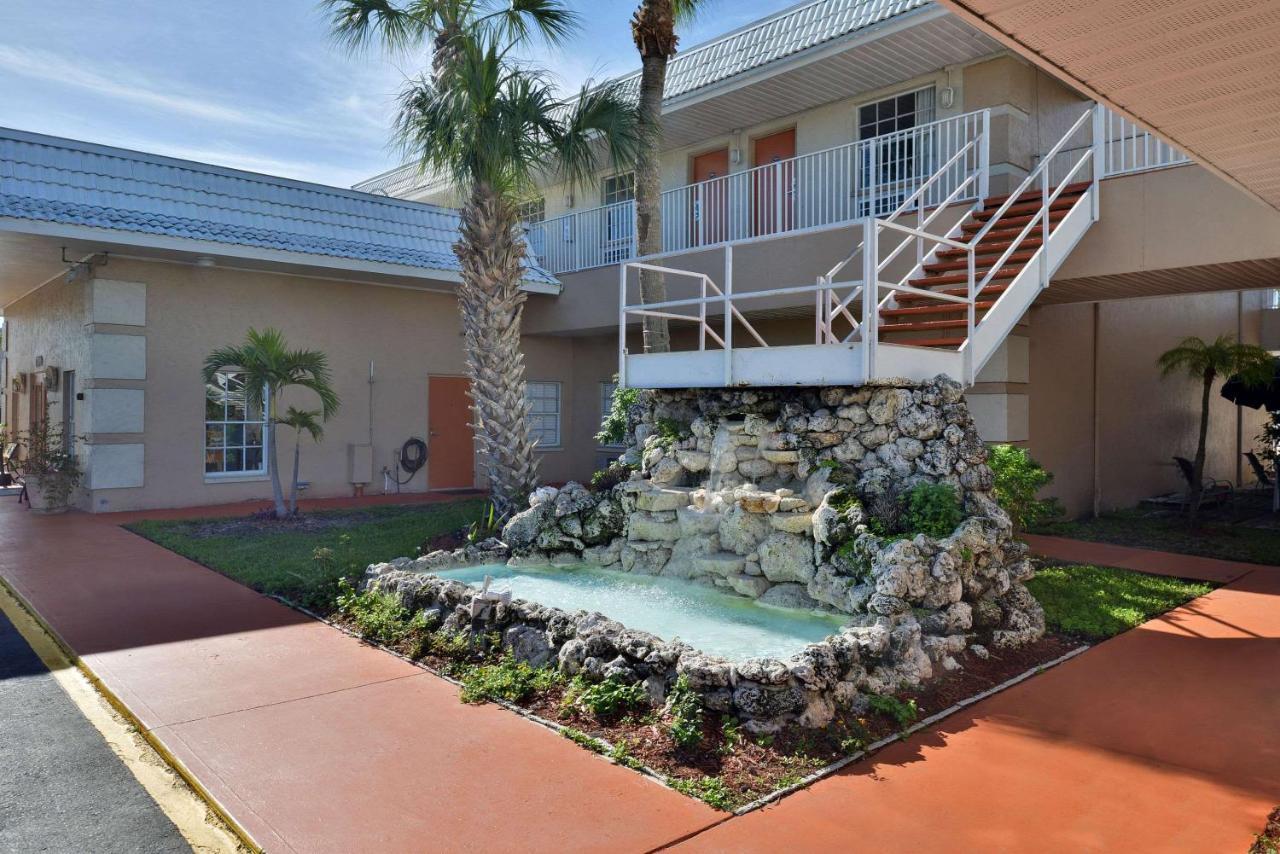 Travelodge By Wyndham Venice Venice Gardens Extérieur photo